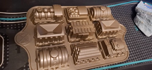 Cast steel train - cake, mould