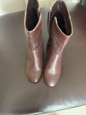 Ladies Burgundy Boots. Size 5
