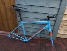 GIANT CONTEND SL 700C ROAD BIKE FRAMESET SIZE MEDIUM RIM BRAKE GOOD CONDITION.