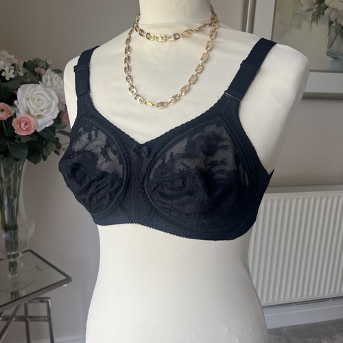 Triumph lace non wired black