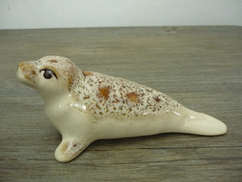Vintage pottery seal - pottery, lion