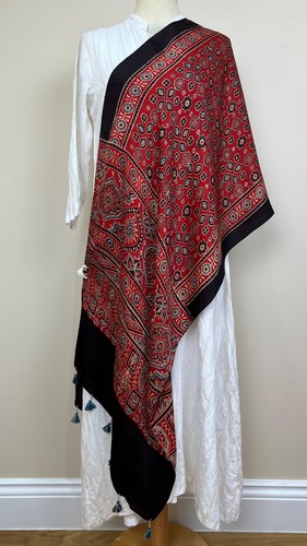 Red hand blocked natural - red,