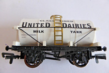 OO Gauge Dapol United Dairies