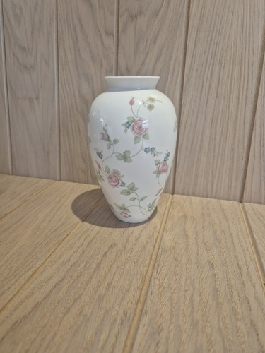 Wedgwood rosehip vase - rosehip,