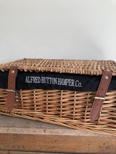 Alfred Button Hamper Co. Medium Wicker Hamper Basket (45cm x 31cm x 20cm ) Empty