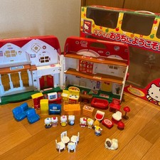 Hello Kitty Welcome House