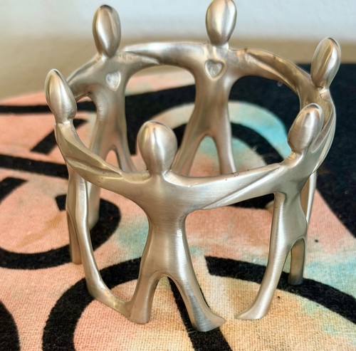 Circle friends metal - of,