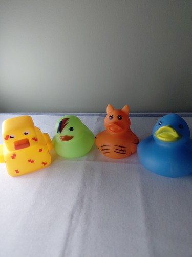 Small rubber ducks - small,