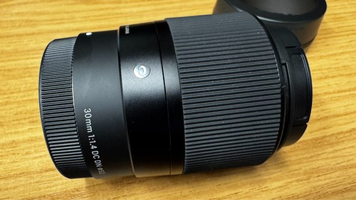 Sigma 30mm dc dn lens - f/1.4,