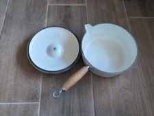 le creuset 22cm Wooden Handle Pan With Lid In White