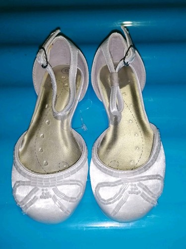 Young girls ivory shoes size - shoes,
