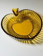 Vintage Amber Glass Heart-Shaped Trinket Dish – Ribbed Design