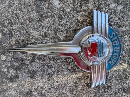 Morris minor bonnet badge - morris,