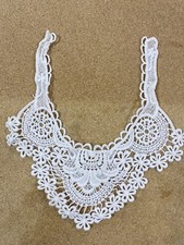 Whit Lace Collar Trimming