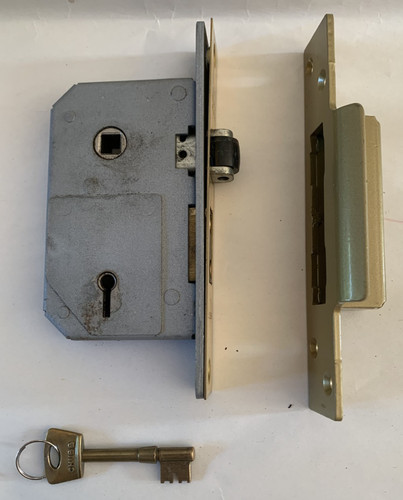 Lever roller bolt latch - lever,