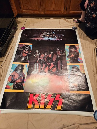 Vintage 1977 kiss love - kiss, gun