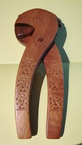 Scandinavian treen hand - , carved