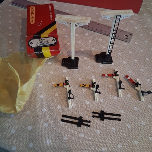 Hornby r169 pair signals 1 - of,