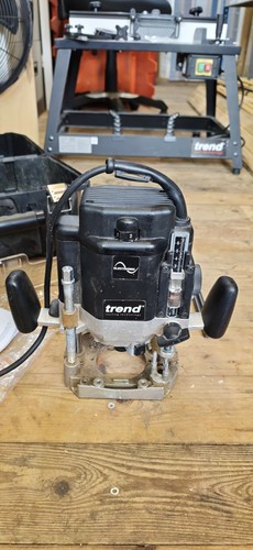Trend t11ek variable - trend, 1/2"