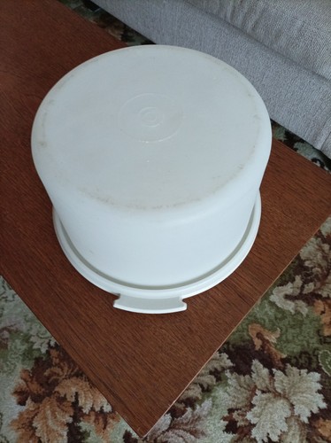 Vintage tupperware cake - tupperware,