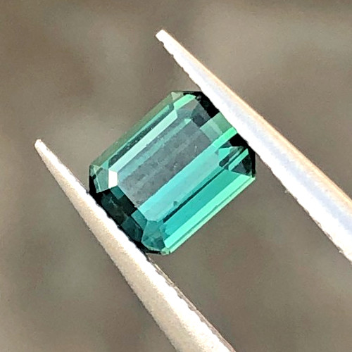 Natural greenish blue - 1.00, ct