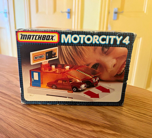 Matchbox motorcity mc4 64 - 4,