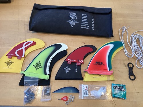 Windsurfing fin lot - fin, case