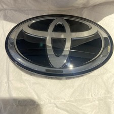 TOYOTA FRONT  GRILL EMBLEM
