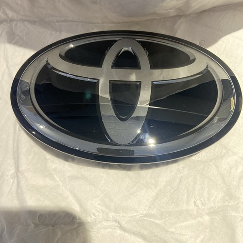 Toyota front grill - front,