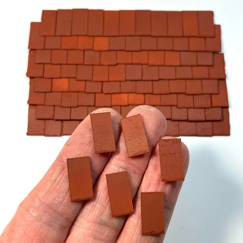 Dolls house 35th scale - house, 250