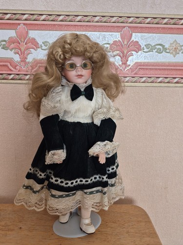 Vintage collectable - 16",