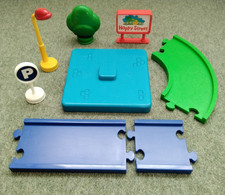 ELC HAPPY STREET SIGN BUILDING BASE STREET LAMP PARKING TREE ROAD PIECES COMBINE