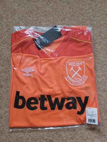 West ham away goalkeeper - away,