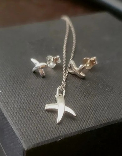 Kiss kisses necklace - x,