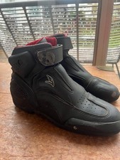 Black short motorbike boots