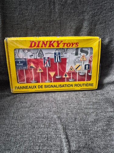 Dinky toys french road signs - french,