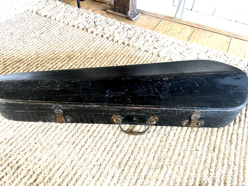 Old size violin case - f,