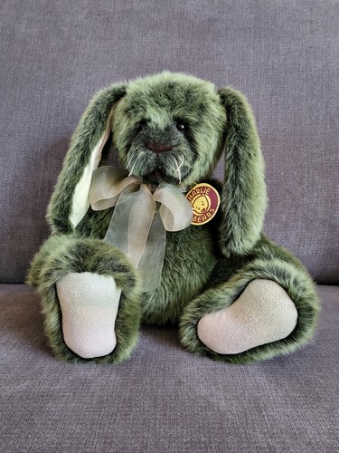 Bnwt charlie bear - clover, green