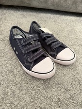 Boys Shoes/trainers With