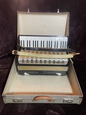 HOHNER ARIETTA IV M