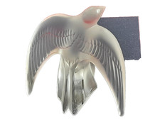 LALIQUE FABULOUS SWALLOW  IN