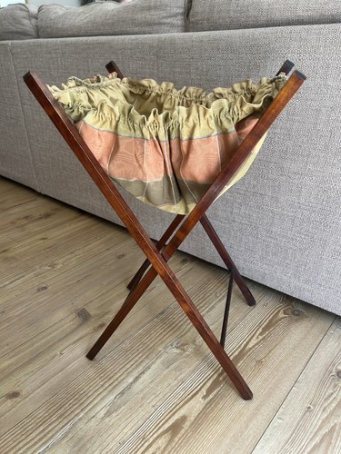 Vintage sewing basket stand - on,