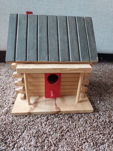 Log cabin birdhouse clean - log,