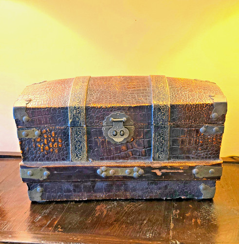 Antique chinese faux crocodile - faux,