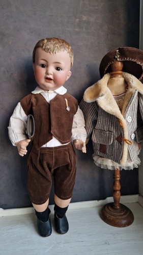 Outstanding antique bisque - outstanding,