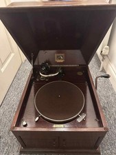 Antique Wind-Up Gramophone –
