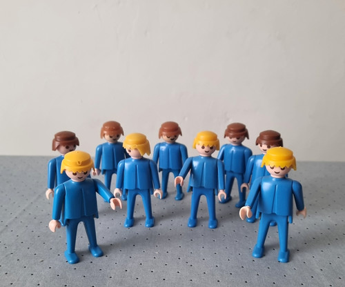 Vintage blue figures - 9,