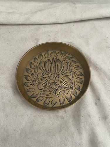 Vintage brass leave - pin, dish