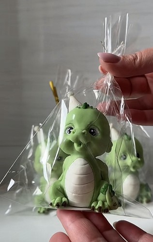 Edible dragon cake - cake, toppers