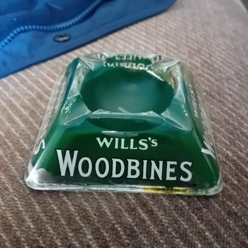 Wills woodbines vintage - wills's,